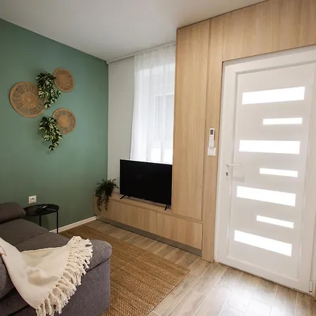 Cozy Studio Apartment In Osijek - Self Check In Exterior photo