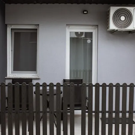 Cozy Studio Apartment In Osijek - Self Check In Exterior photo